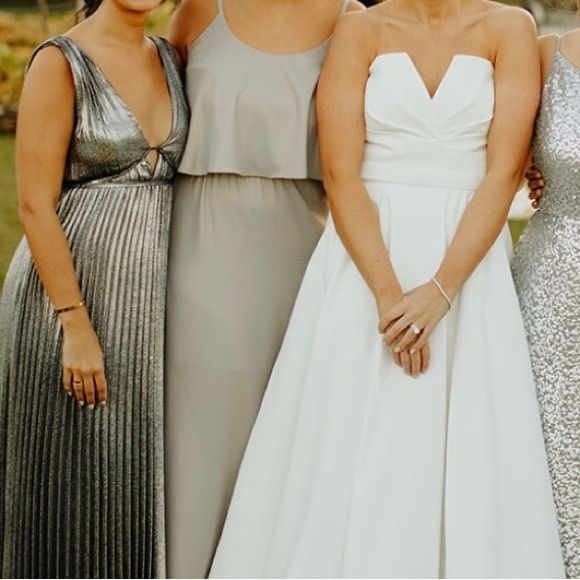 WAYF The Carolina Popover Gown in Platinum Shimmer - Picture 5 of 5